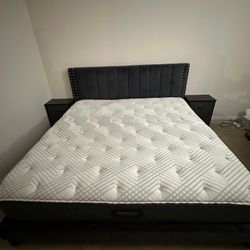 🛏 King-size bedroom set