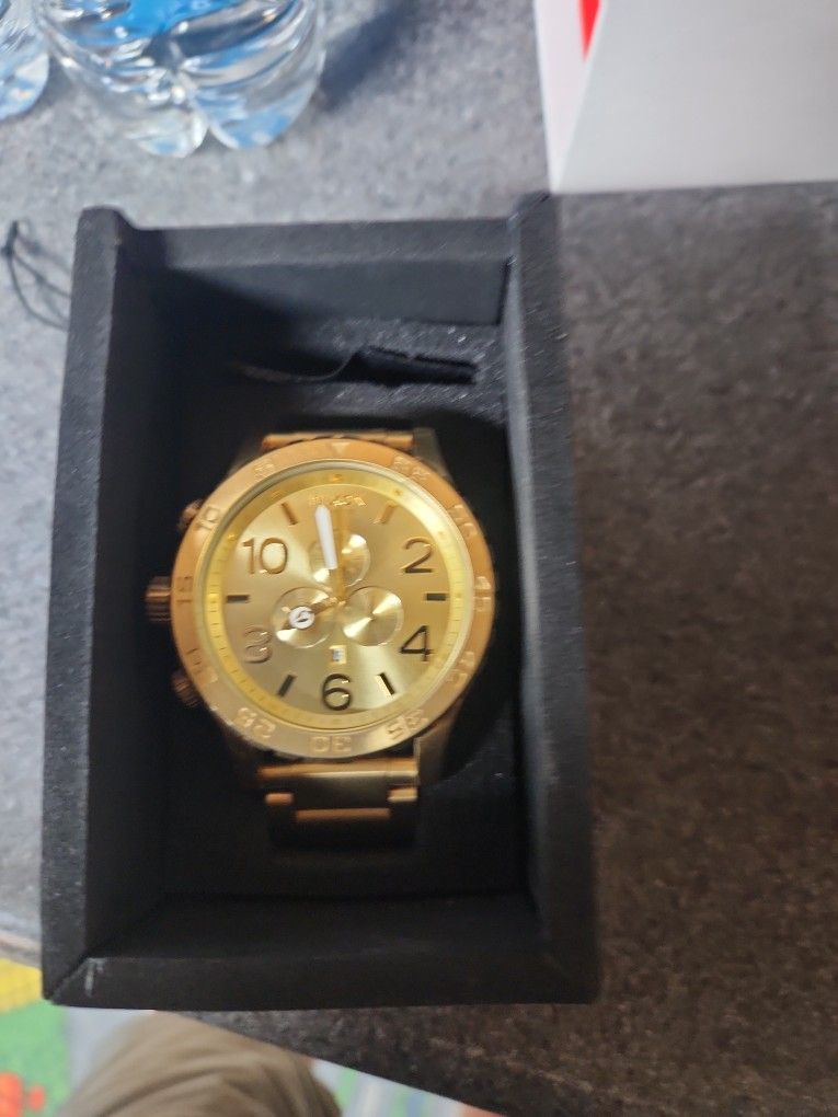 Boxed Nixon 5130