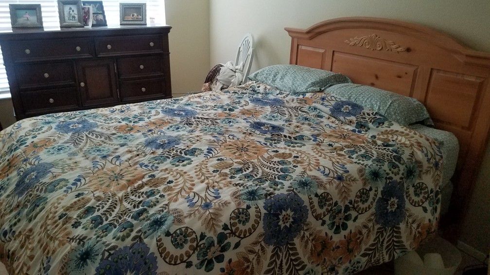 Queen Bed with Headboard and Footboard