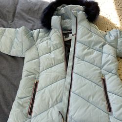 Tommy Hilfiger puffer hooded faux fur jacket! Blue Fun color very stylish good til 5 degrees