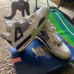 Jordan 4 Retro Seafoam / Oil Green (W) - AQ9129-103 Size 11W/9.5M