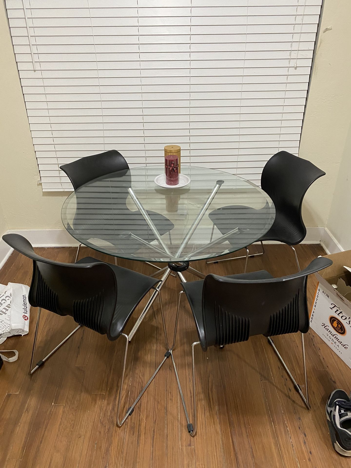 Modern Glass Dinning Table & Chairs