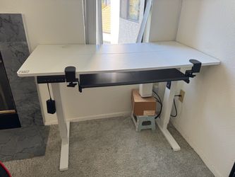 Electric adjustable Standing Desk with Keyboard Tray and Gaming chair