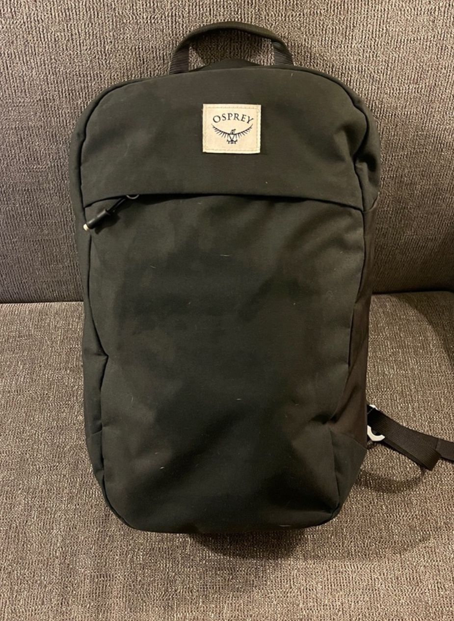 Osprey: Black backpack With Multiple Sections- Fits 16” MacBook Pro