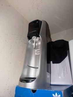 SodaStream Sparkling Water Maker + Bottle & COā Cylinder ā $30 OBO