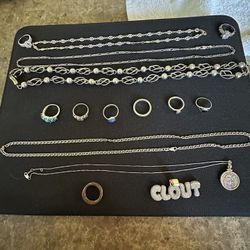 LOTS OF STERLING SILVER VINTAGE JEWELRY / NECKLACES 