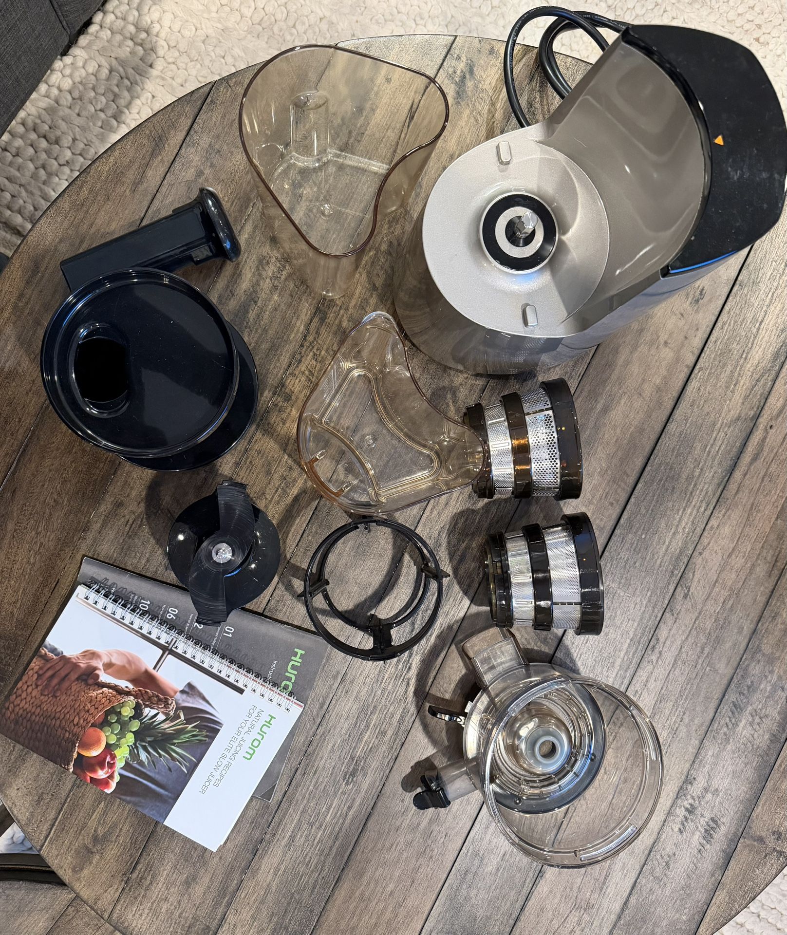 Hurom HH Elite - Juicer (Used)