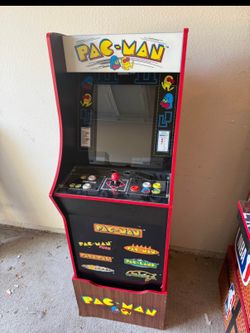 1 Up Arcade Pac-Man with matching lifter.