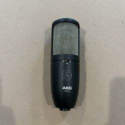 AKG P420 Microphone With Case - Black