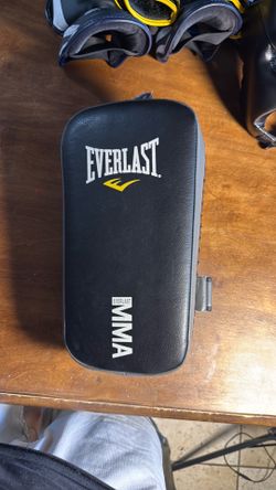 🔥 Everlast Thai MMA Pad $20 firm! Great condition