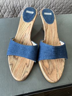 Sandals With Blue Strip