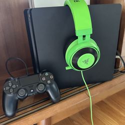 Play Station 4 - comes w/ FREE Razer Headphones