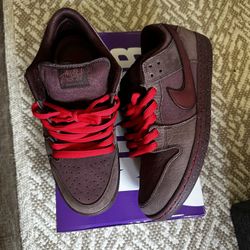 Nike Dunk SB “City Of Love” Burgundy Crush Sz10.5