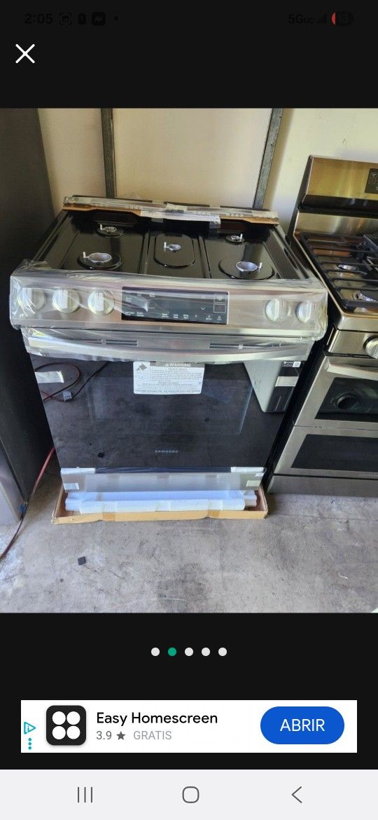 Samsung brand 30-inch wide stove. This one is new and gas-powered.