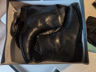 Men elegant boots size 9