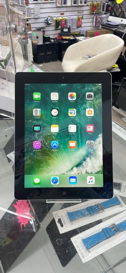 Great Condition IPad 4th Gen (9.7 inch) Unlocked, Comes With Charging Cable 