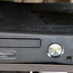 Xbox 360 With Kinect, Games And Controllers