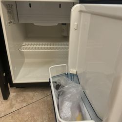 NORCOLD Refrigerator 
