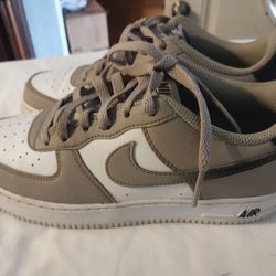 Nike A-F one's youth size 5.5