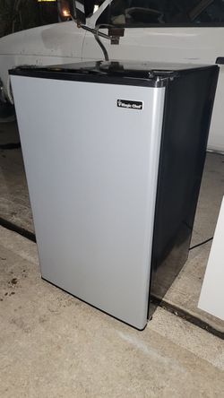 Precioso Refrigerador Magic Chef Nuevo Pequeño Para Tu Cuarto Estudio O  Motorhome Listo Para Usar Super Limpio $80 for Sale in Garden Grove, CA 