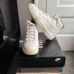 • Never Worn • DS • Jordan 11 “285” ATL •