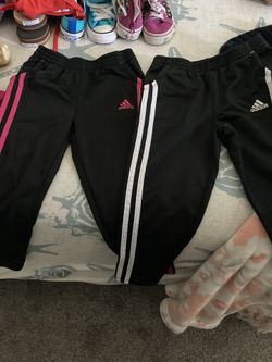 Girls clothes , vans and converse