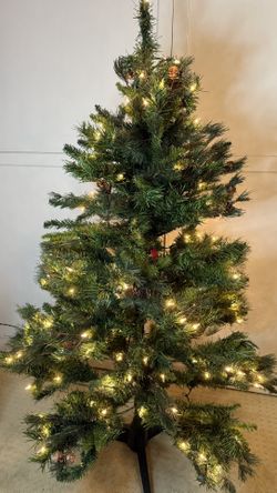 Pre-Lit Artificial Christmas Tree – Warm White Lights