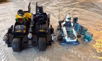 LEGO Batman Batmobile Set with Minifigures