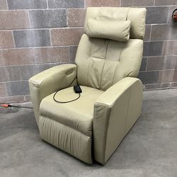 HUGE DEAL on a "ZERO GRAVITY" Power Recliner!