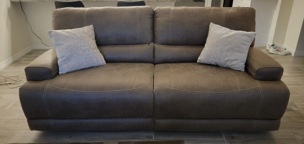 Full Sized Power Recliner Cloth Couch