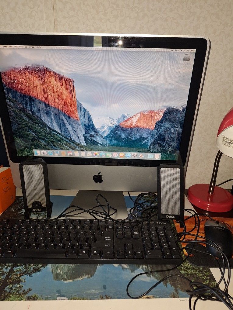 Mac Computer With Accessories