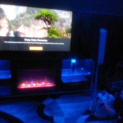 Brand New Fireplace And Air TV Stand Had For 2 Months Not A Sctratch Like New And Has Neon Lights All Thru Stand 