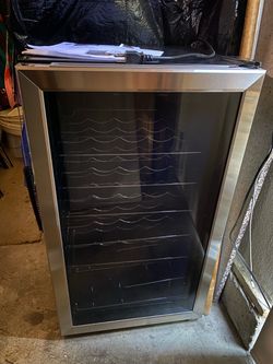 Wine cooler/frig 29 bottle insignia