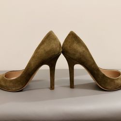 Charles by Charles David  Pumps - Women’s Size 7, Color Olive