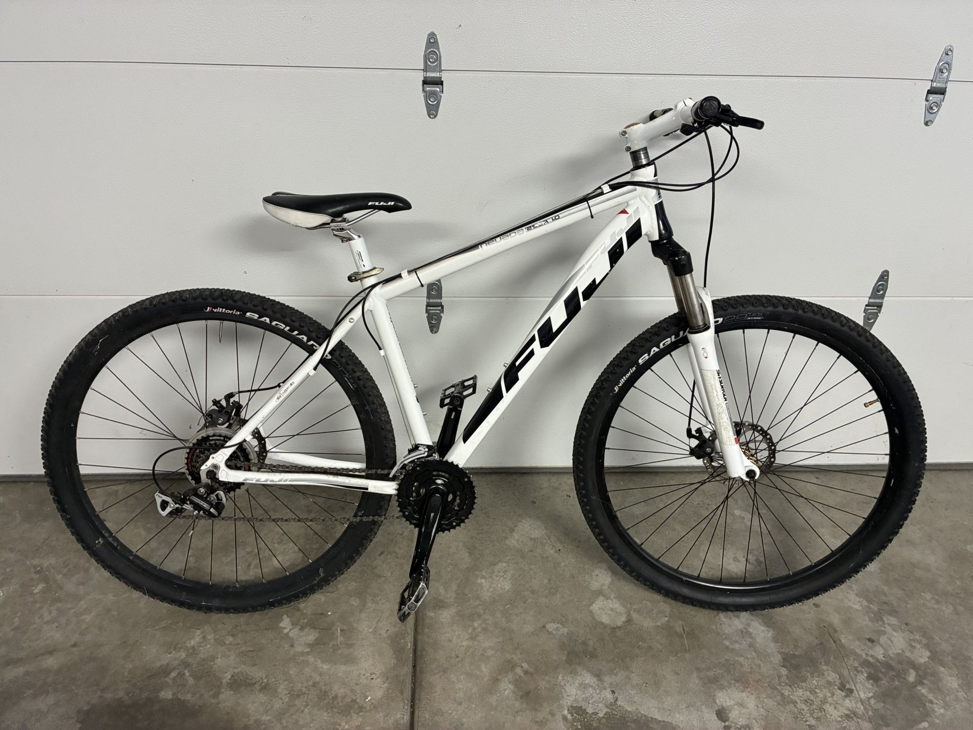 Fuji Nevada 1.0 29er Hardtail Mountain Bike Size Medium.