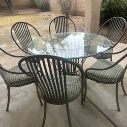 Outdoor Dining Table & Chairs