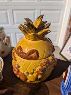 Vintage pineapple cookie jar