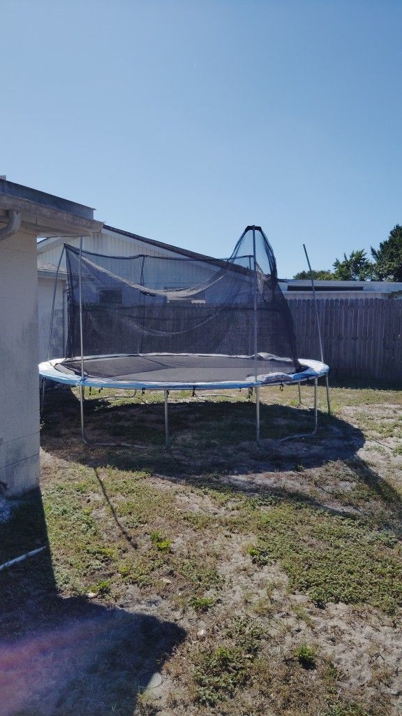 Trampoline 
