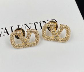 Earring studs
