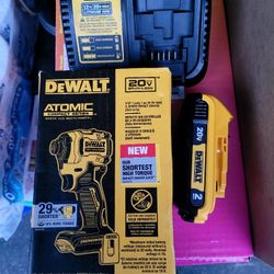 Dewalt 20v Impact Driver With Battery And Charger 
