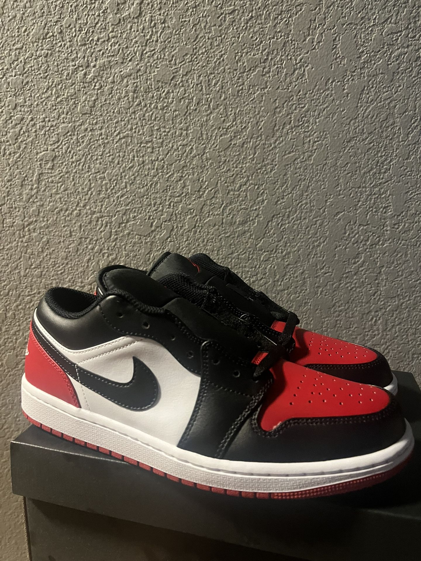 Jordan 1 Low Bred Toe 2.0 Size 8.5