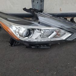 Nissan Altima Headlight 