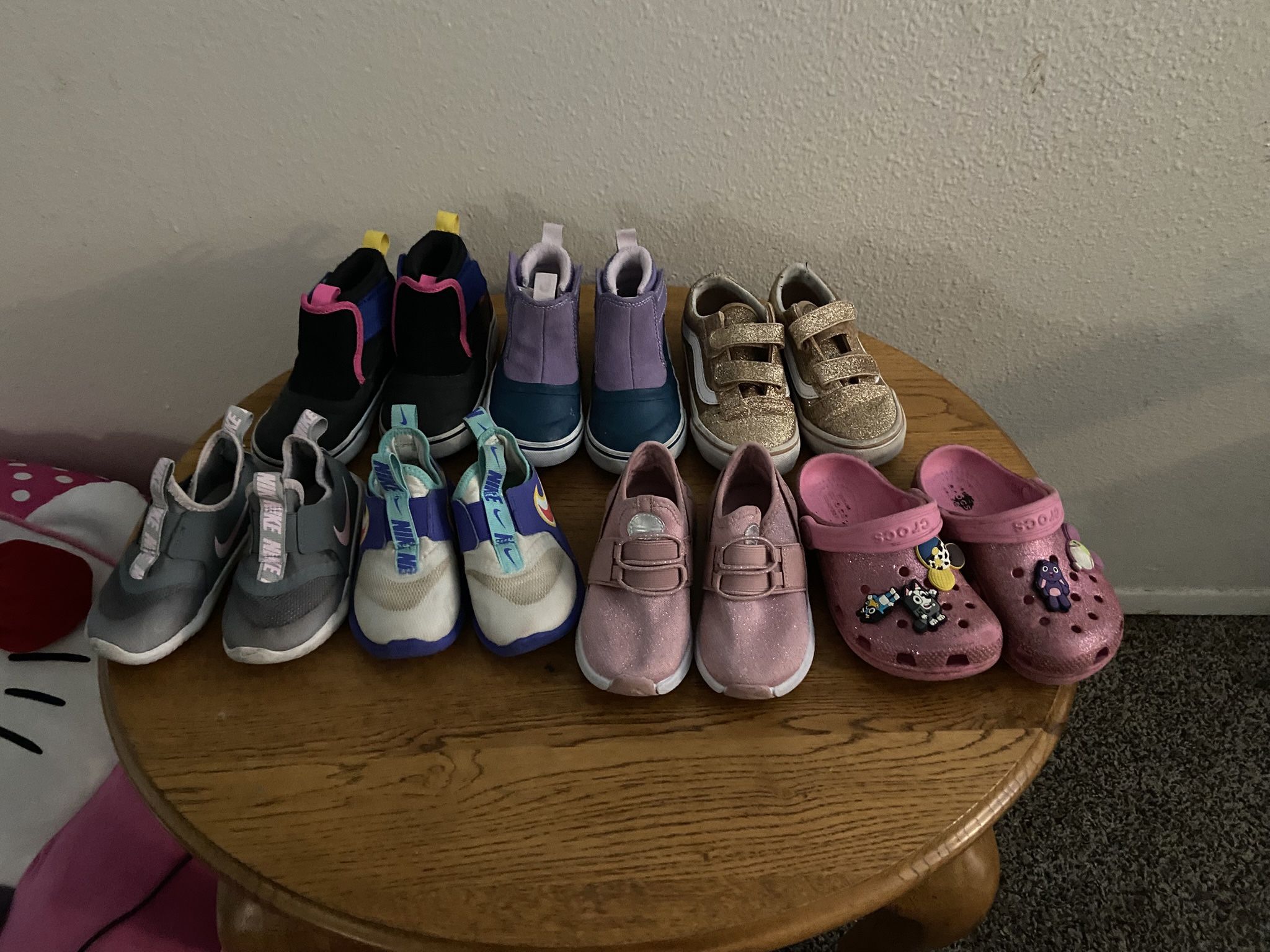 Girls shoes