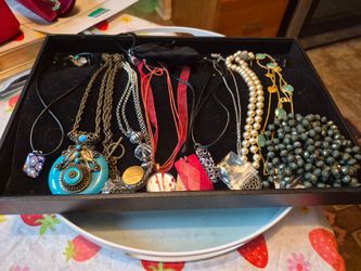 Assorted jewelry