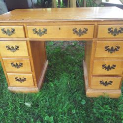 Kneehole Desk