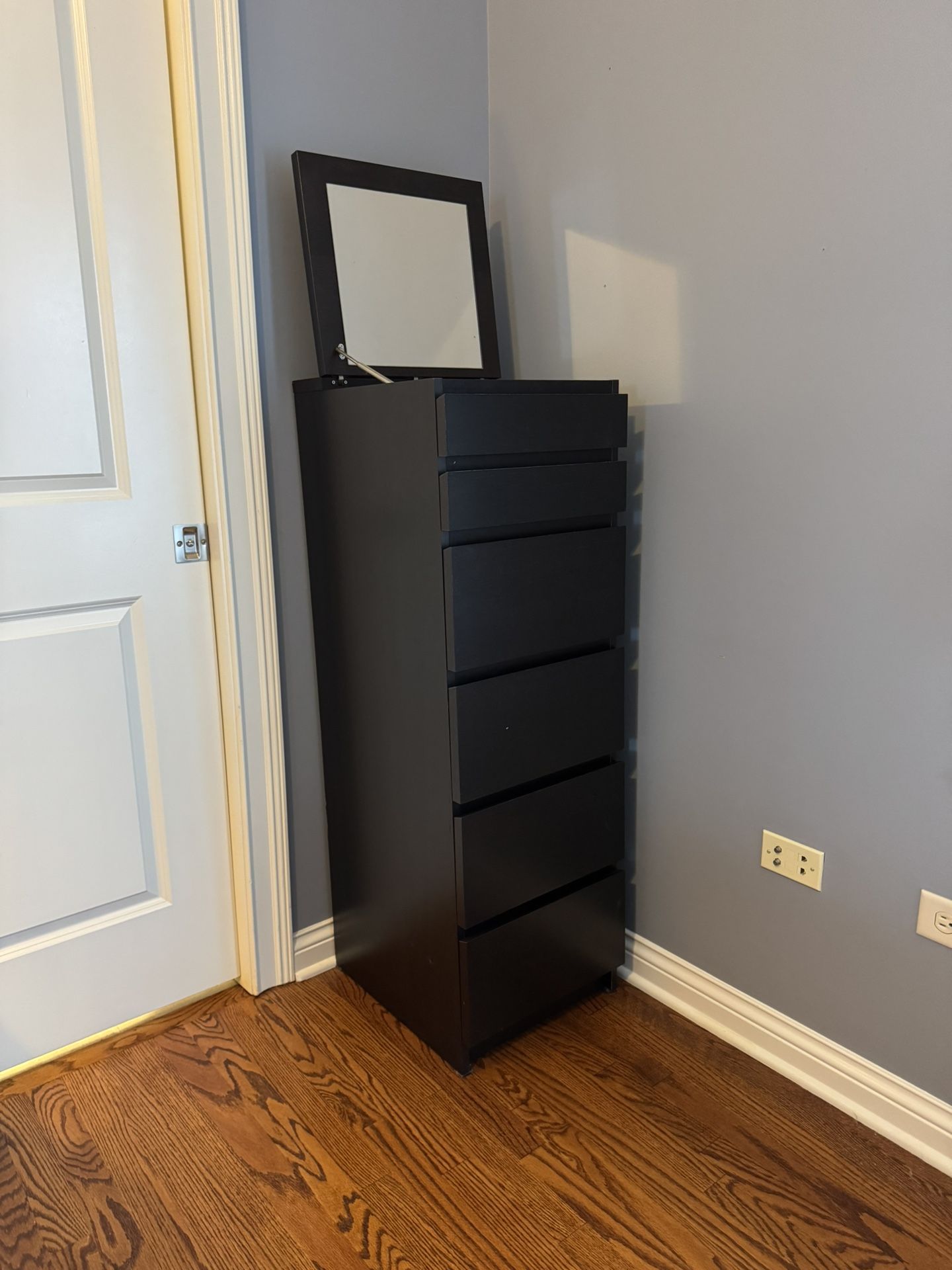 Black Dresser - 6 Drawers With Mirror 