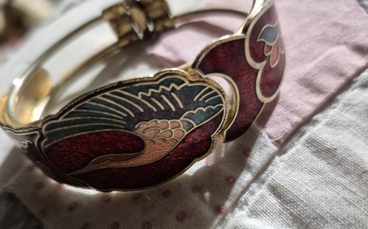 Vintage Bracelet With Bird Design
