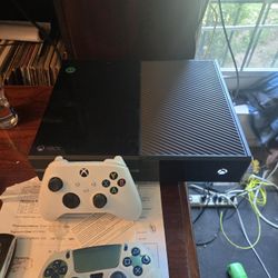 Xbox One 500 Gb 1st Gen $100 + 6 Games