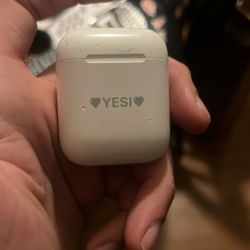 Airpods 1st Gen No Headphones Just The Case 