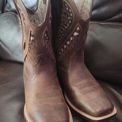Ariat Boots Size 2.5  Boys. Used 1 Time 